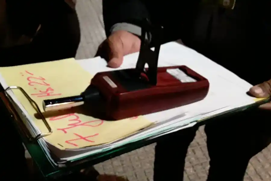 EQUIPO ESPECIAL. Los peritos midieron los decibeles generados por las roturas que llevaron adelante los ladrones. Foto: Prensa MPF