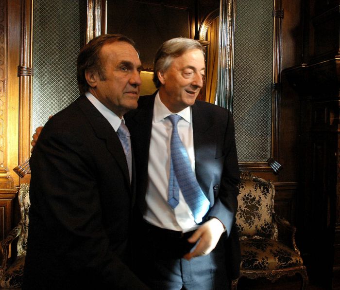 2005. El senador Reutemann visitó al presidente Kirchner en la Rosada. 