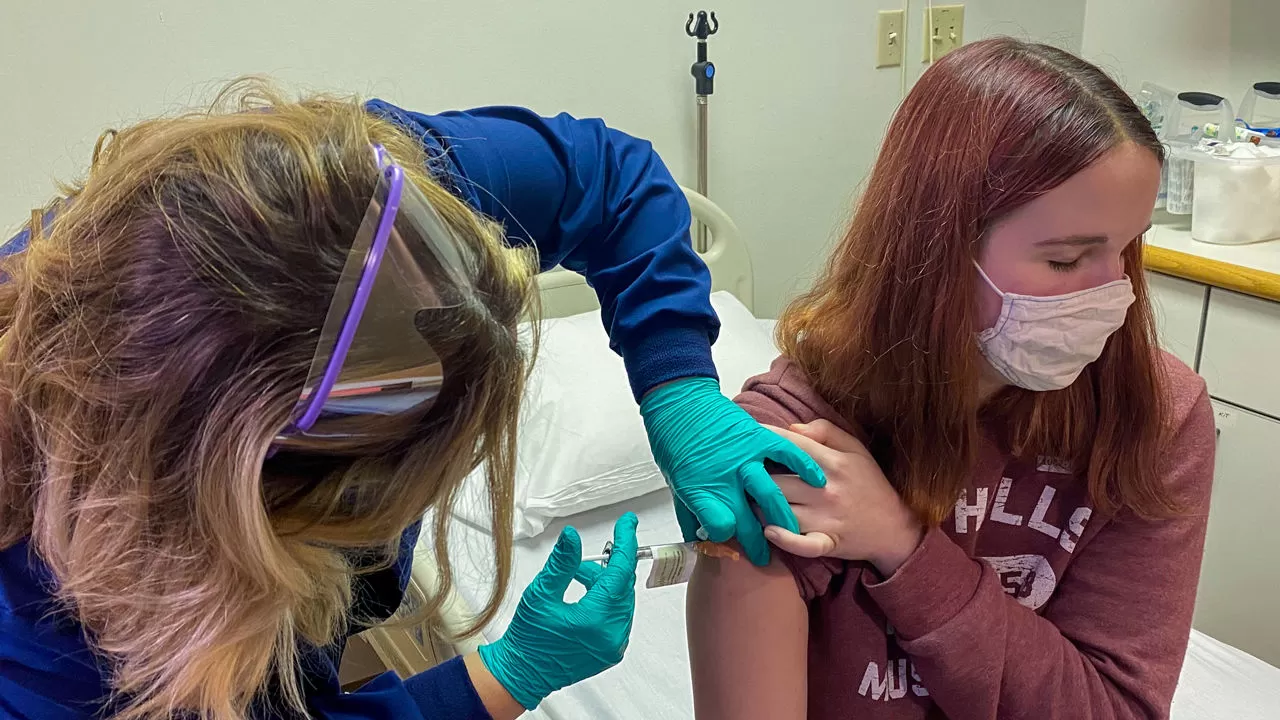Vacuna para adolescentes. Foto Associated Press