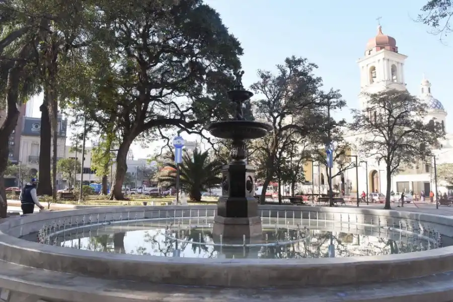 BRILLANTE. Se limpió a fondo la Fuente de los Leones.  