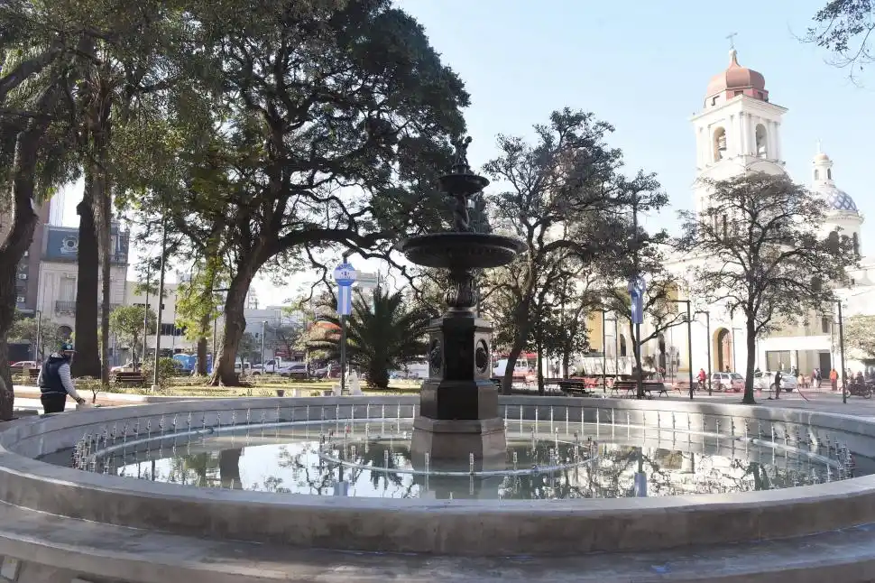 BRILLANTE. Se limpió a fondo la Fuente de los Leones.  