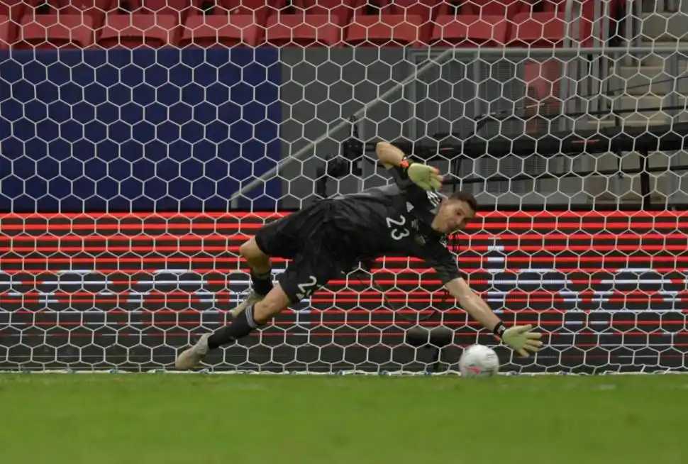 Arce y “Dibu”, vidas paralelas