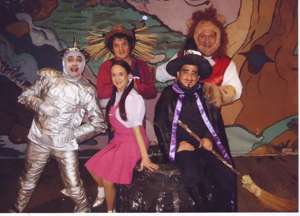 ARTISTAS ANFITRIONES. El grupo El Circo se encarga de organizar el Festival Internacional de Teatro para Niños y se presenta con “El mago de Oz”. credito