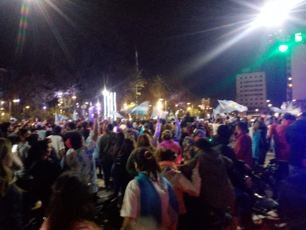 La plaza Independencia, epicentro de los festejos tras la consagración en Brasil