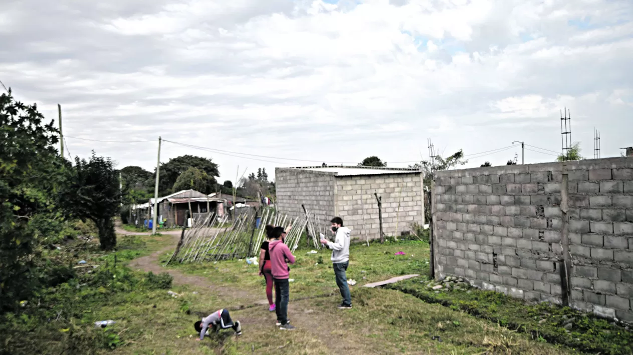 Vecinos de Lules y de La Reducción destruyeron las casas de los acusados del crimen de Rocío
