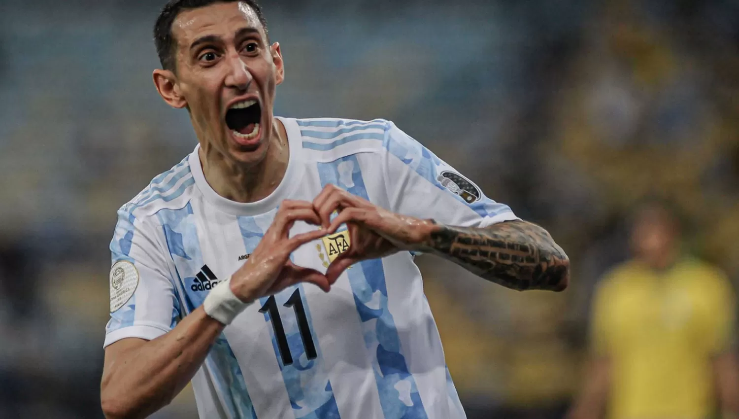 CON EL CORAZÓN. Así jugó y así festejó Ángel Di María su gol en la final de la Copa América.