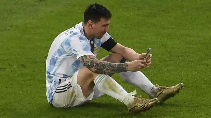 Por videollamada desde el césped del Maracaná, Messi compartió su felicidad con Antonella 