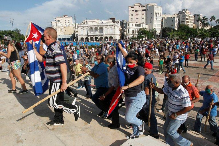 Los manifestantes tuvieron la respuesta que merecían, dijo el presidente cubano