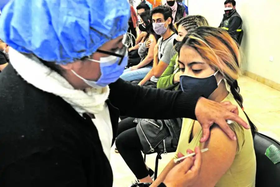 ESPERANZA. Cuantos más vacunados hay, mayor cantidad de protección.  