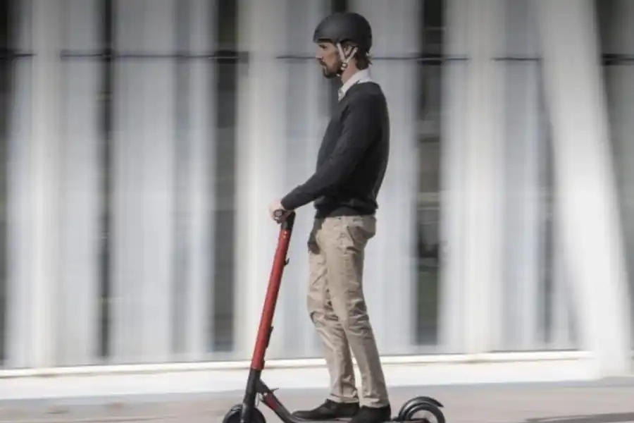MONOPATÍN ELECTRICO. Es cada vez más frecuente en las calles. 