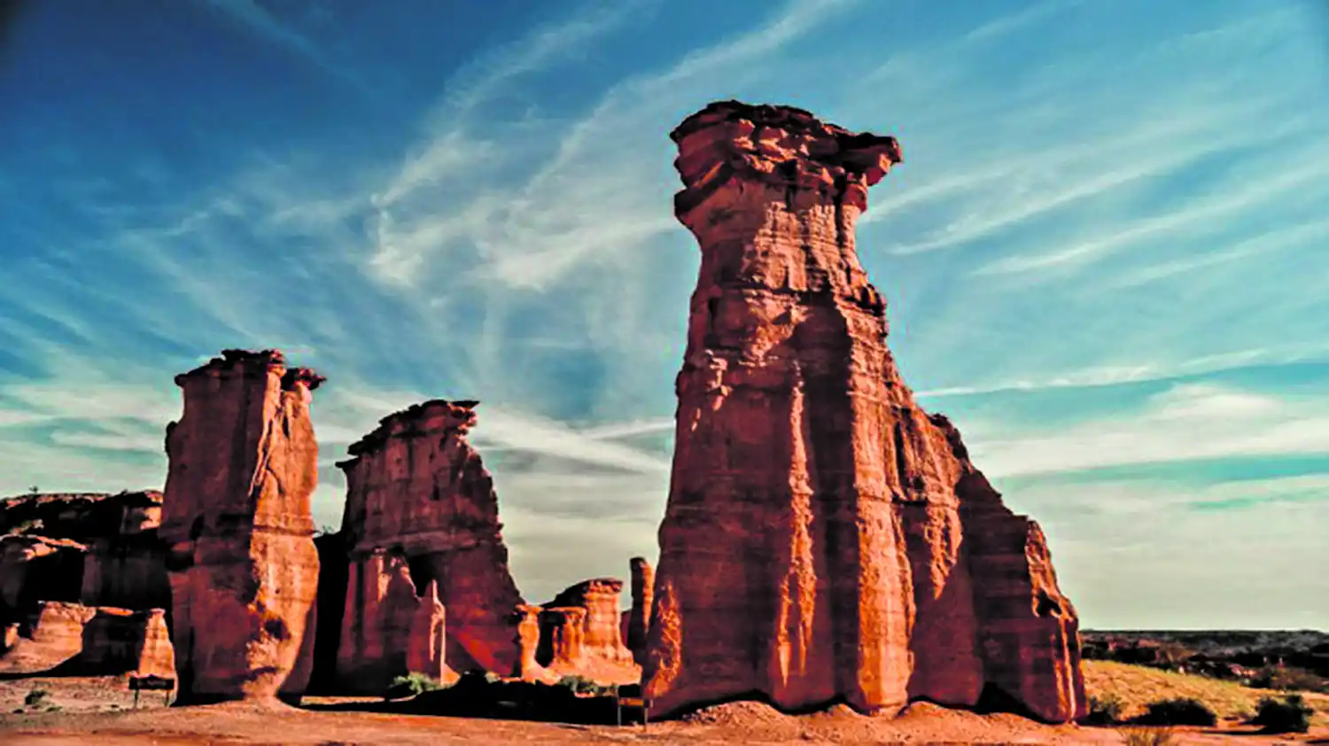 EN LA RIOJA. El Parque Nacional Talampaya es una excursión ideal al pasado geológico de la Argentina.