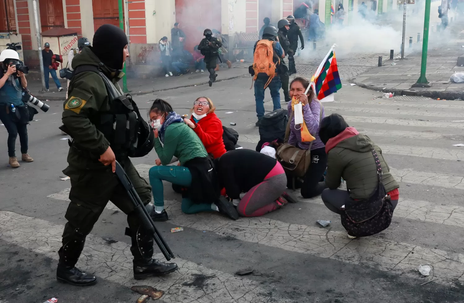 REPRESIÓN DURANTE el golpe de Estado. FOTO REUTERS. 