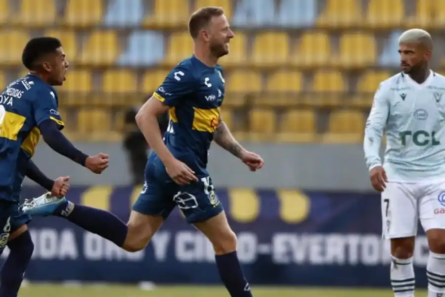 Cristian Menéndez se encuentra todavía en Chile a la espera de poder regresar al país.