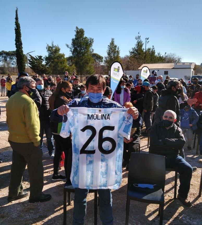 El futbolista Nahuel Molina regresó a su pueblo natal, donde fue homenajeado 