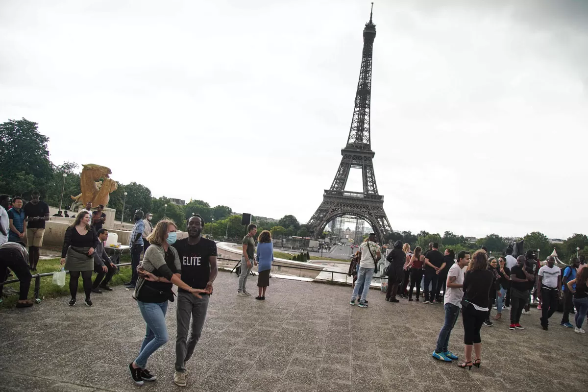 Se activa el turismo en la capital francesa.