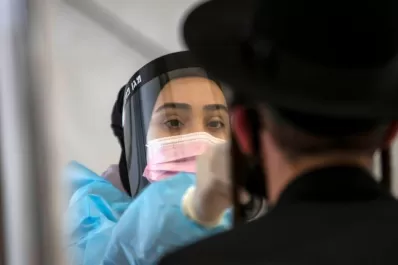 Israel registró un nuevo récord de contagios diarios de covid-19