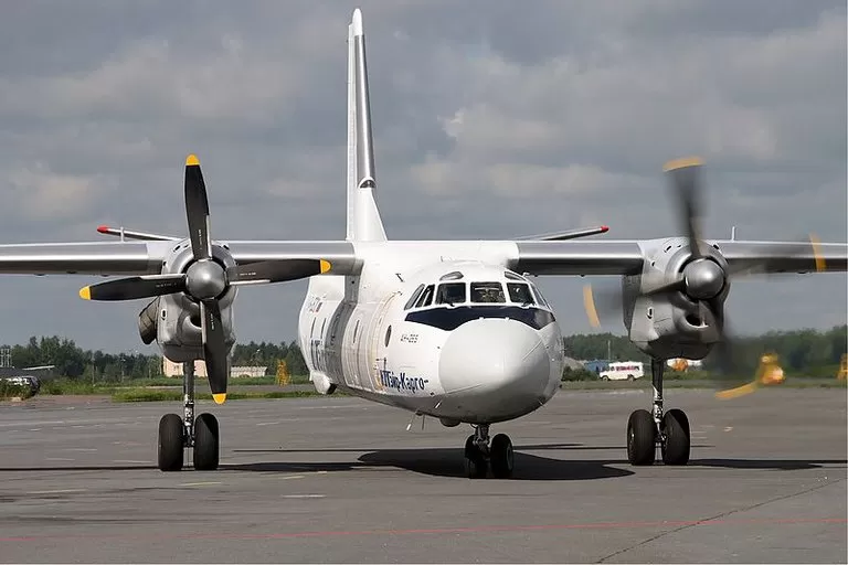 Hallaron el avión que estaba desaparecido en Siberia; los pasajeros están bien