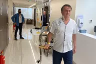 Jair Bolsonaro evoluciona bien y se muestra caminando por la clínica