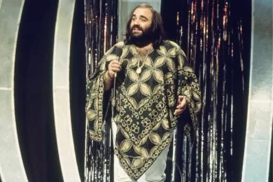 Demis Roussos terminó en la Comisaría