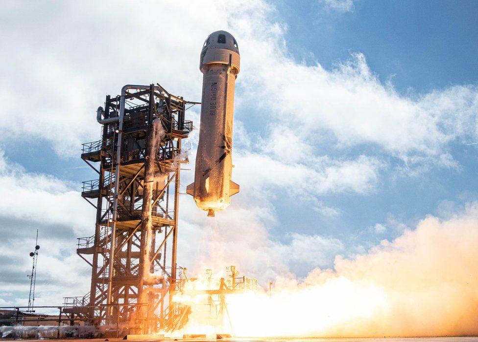 Histórico: Jeff Bezos, el hombre más rico del mundo, realizó con éxito su primer vuelo al espacio