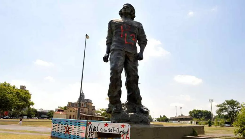 POLÉMICA. Estudiantes universitarios piden eliminar los homenajes al Che Guevara en Rosario.