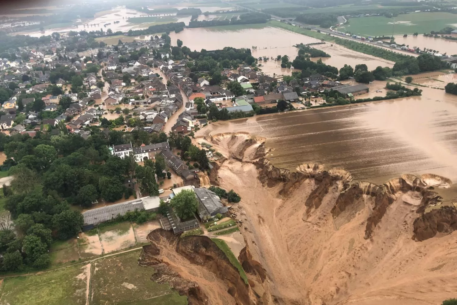 ALEMANIA. Las inundaciones dejaron cuantiosos daños materiales y 172 personas perdieron la vida. Foto tomada de Twitter: @UNFCCC