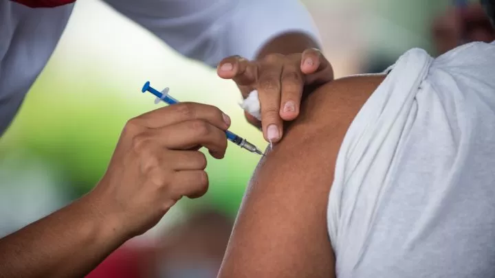 MENDOZA. Los mayores de 18 años que no hayan sido vacunados con la primera dosis podrán acceder sin turno previo. Foto tomada de: as.com