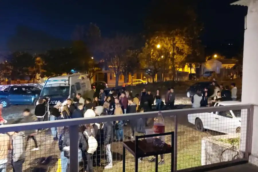 Día del Amigo: desalojaron una fiesta con más de 300 personas en Yerba Buena