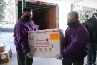 Tucumán: a quiénes se aplicarán las 54.300 dosis de AstraZeneca que llegan hoy