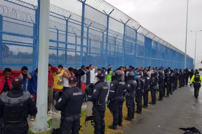 Al menos 21 muertos y cerca de 50 heridos por motines en dos cárceles de Ecuador