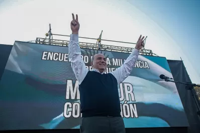 Manzur: tenemos que ayudar para que cada familia tenga su casa propia