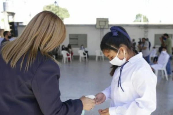 Según Manzur, la vuelta a las aulas será posible gracias a la vacunación en Tucumán
