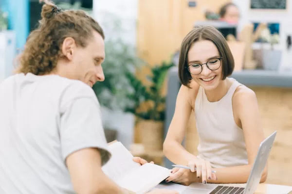 Lanzan una escuela de Marketing Digital con pasantías rentadas