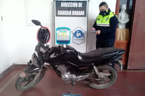 Motoarrebatador intentó llevarse un Iphone, se cayó al asfalto y terminó detenido
