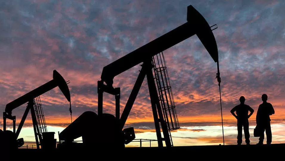 RECUPERACIÓN. El petróleo sube por tercera vez consecutiva, ante perspectivas de recuperación de la demanda.