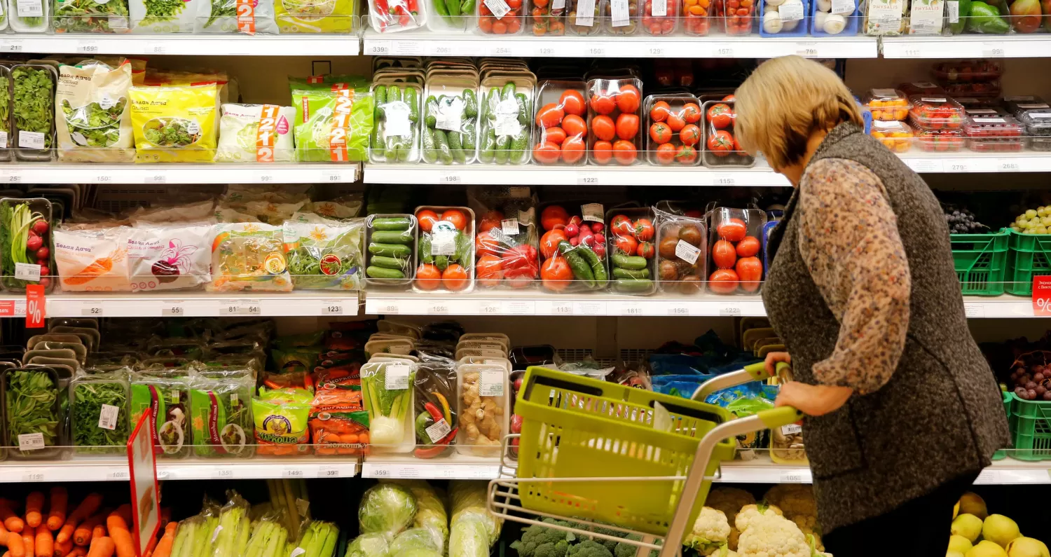 LO JUSTO Y NECESARIO. Los consumidores intentan medir las compras en los principales alimentos. 