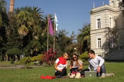 La universidad San Pablo-T retomará la presencialidad total en forma paulatina a partir de agosto