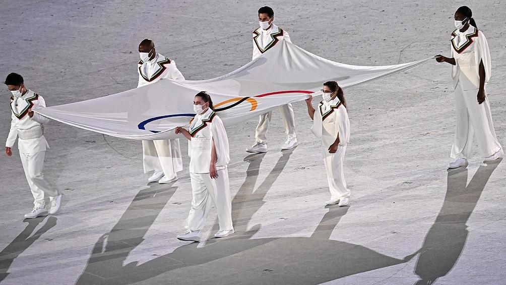 Paula “la peque” Pareto distinguida en Tokio: llevó la bandera olímpica 