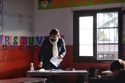 Retorno a las aulas: quiénes vuelven a trabajar en las escuelas y quiénes quedan exceptuados