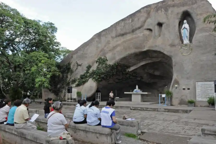 ESCAPADA RELIGIOSA. El paseo incluye la gruta de Lourdes en San Pedro. la gaceta / archivo