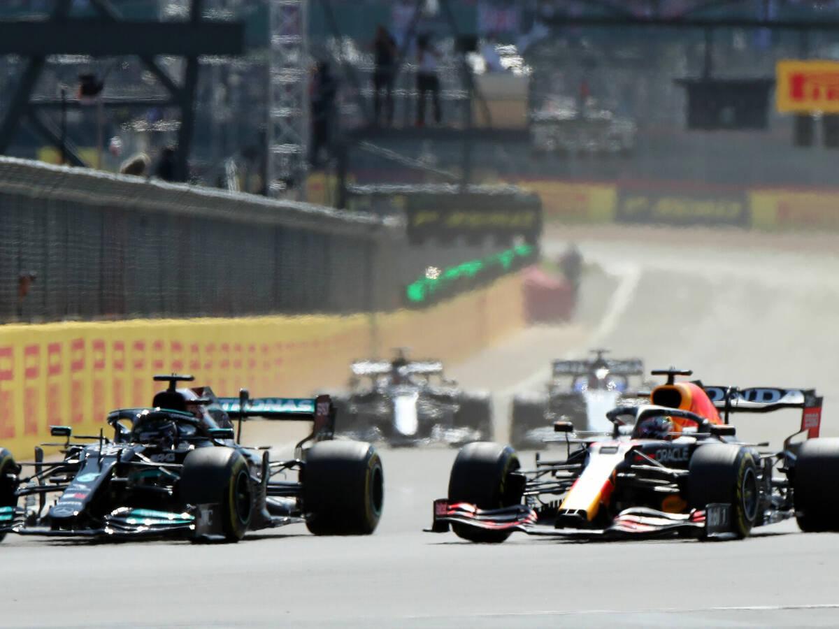 Accidente tremendo entre Verstappen y Hamilton. Reuters