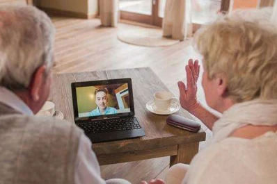 Personas mayores y tecnología: qué aprendieron en pandemia