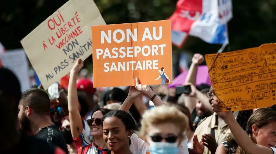 FRANCIA. Manifestaciones contra la extensión del pase sanitario. Foto de Reuters.