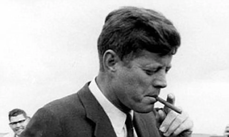 PREDILECCIÓN. El cigarro cubano favorito del presidente Kennedy era el Petit Upmann, también considerado un tipo de cigarro leve a mediano. 