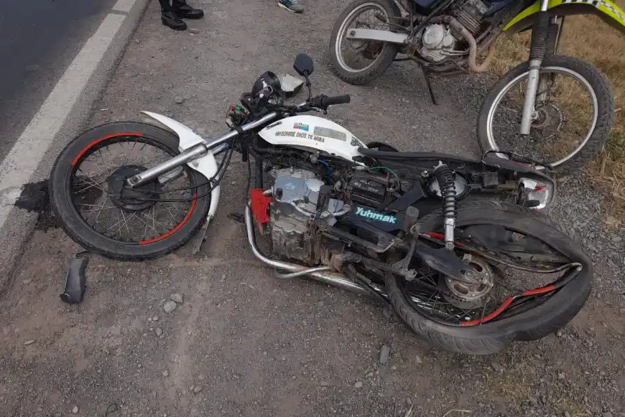 La motocicleta que chocó contra el vehículo del legislador Palina.