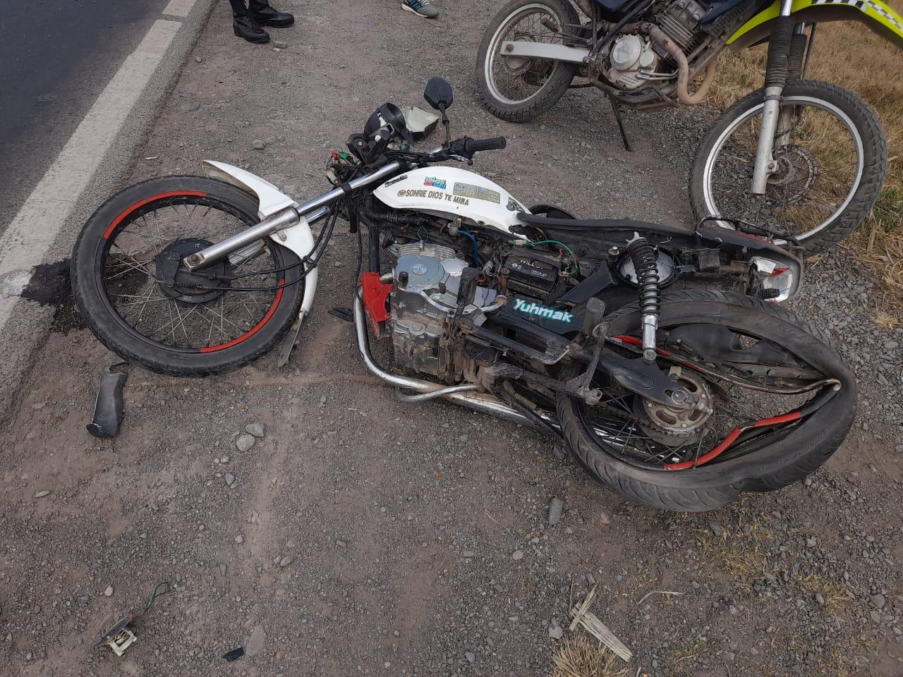 La motocicleta que chocó contra el vehículo del legislador Palina.