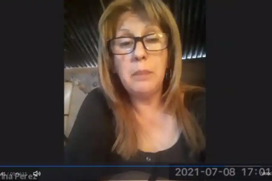 EL DOLOR DE UNA MADRE. Karina Pérez indicó que el estudio dijo que su hijo manejó un arma con la mano izquierda, pero él era diestro.  