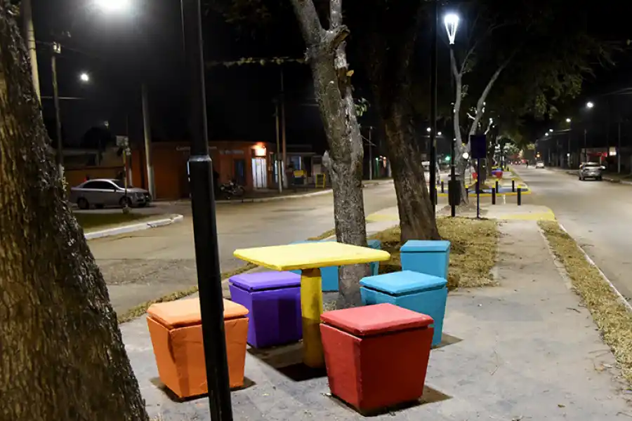INAUGURACIÓN. El boulevar Poviña se luce con colores y con una nueva iluminación.