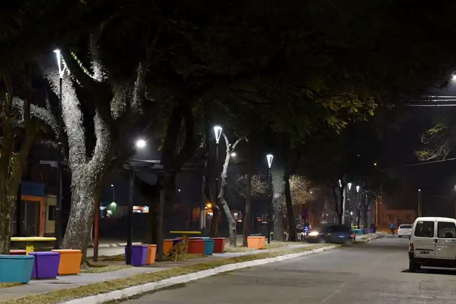 INAUGURACIÓN. El boulevar Poviña se luce con colores y con una nueva iluminación.