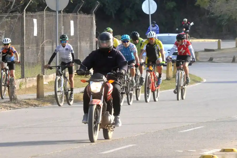SECTOR CONCURRIDO Y CAÓTICO. los runners tienen un área diferenciada en dos cuadras, pero hay de todo en la avenida, incluso animales.